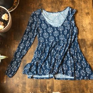 Long sleeve flowy shirt.